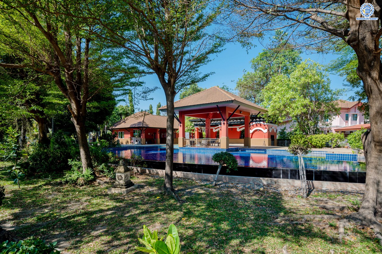 บ้านมือสองตกแต่งใหม่ โครงการ ปริญญดา เกษตร-นวมินทร์ หลังมุม เนื้อที่ 40.5 ตร.ว. ฟังก์ชัน 3 ห้องนอน 3 ห้องน้ำ 2 ที่จอดรถ บ้านทำเลเมือง การเดินทางสะดวกเชื่อมต่อถนนประเสริฐมนูกิจ ถนนรามอินทรา ถนนพหลโยธิน ใกล้เซ็นทรัล อีสต์วิลล์ โรงเรียนเลิศหล้า และใกล้จุดขึ้นทางด่วน "ฉลองรัช"